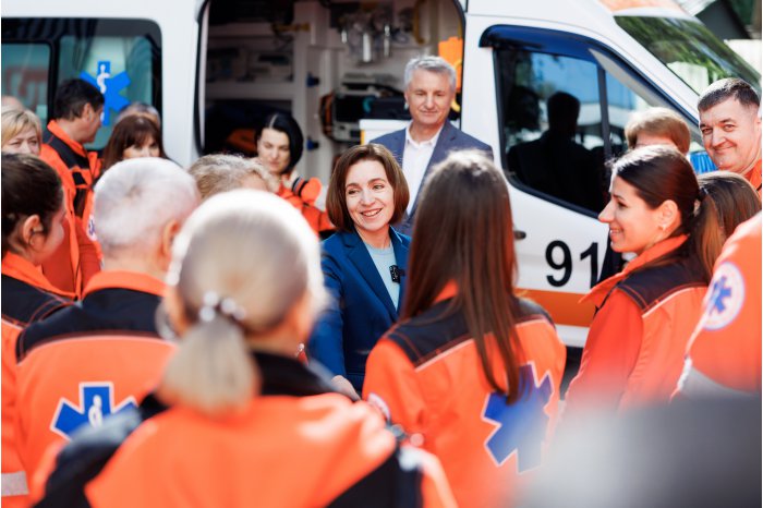 Moldovan president visits Botanica Emergency Medical Assistance Substation on International Workers' Day 