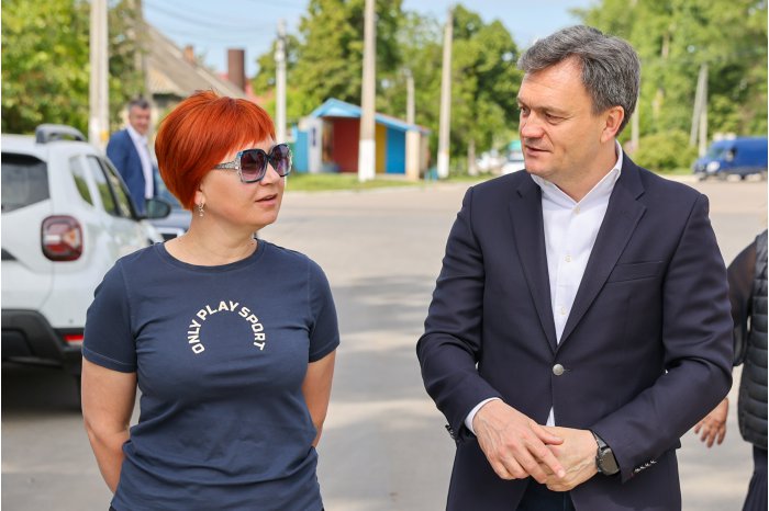 Moldovan PM visits peasant farm in central district