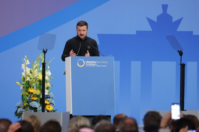 Zelenski la Berlin: Ucraina așteaptă revenirea refugiaților după război