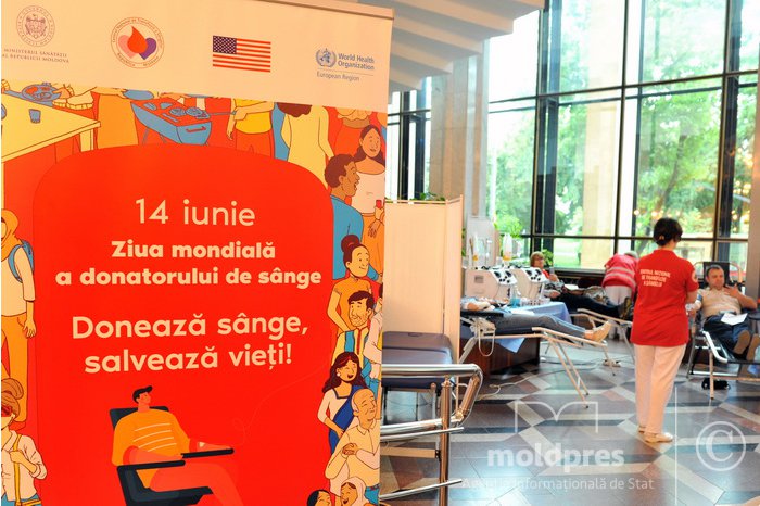FOTO Ziua mondială a donatorului de sânge, marcată în R. Moldova. Ala Nemerenco: „Sângele înseamnă viață”