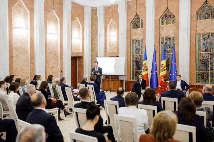 On eve of 30th anniversary of Gagauz autonomy, Moldovan president talked to members of Gagauz community about developing, preserving cultural identity