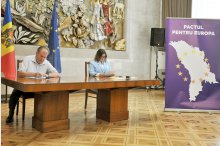 Deputaţi ai primului Parlament şi academicieni din Republica Moldova au semnat Pactul „Pentru Europa”'